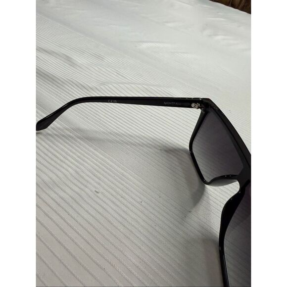 QUAY AUSTRALIA NIGHTFALL BLACK FADE LENS SUNGLASSES NEW WITH CASE UNISEX main image 4